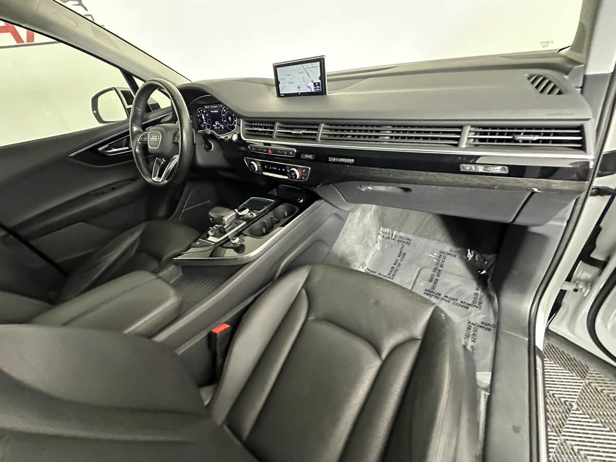 Used 2017 Audi Q7 3.0T Prestige w/ Prestige Package AWD/4WD image 24