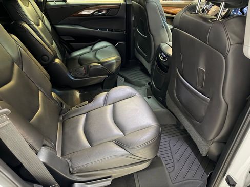 Used 2018 Cadillac Escalade Luxury RWD image 46