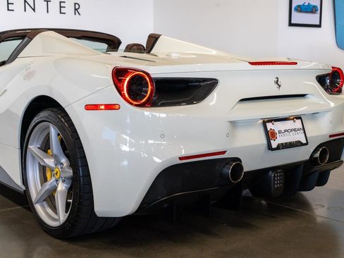 Used 2018 Ferrari 488 Spider image 15