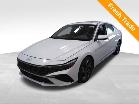 Used 2025 Hyundai Elantra SEL FWD image 1