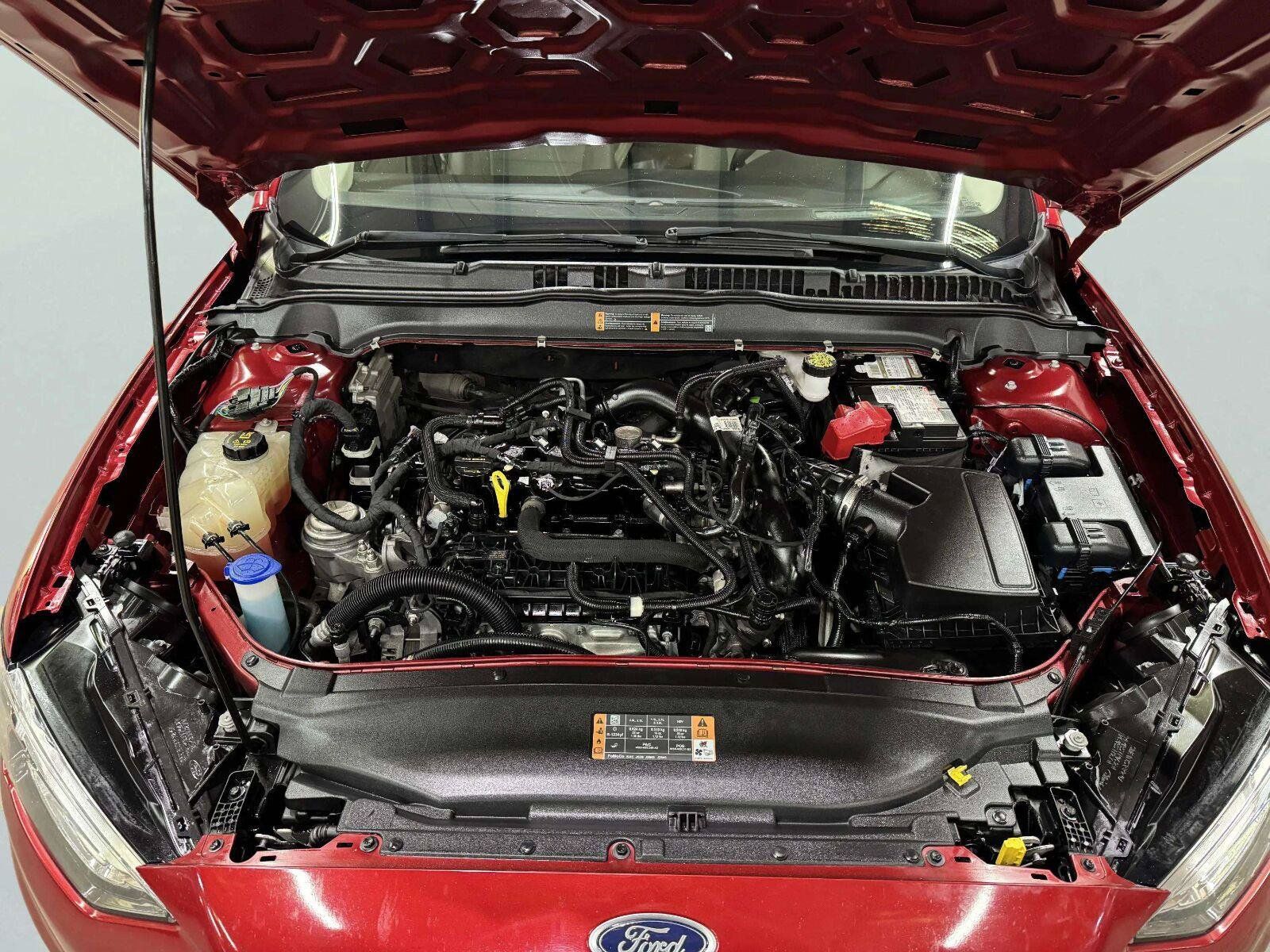 Used 2020 Ford Fusion SE FWD image 19