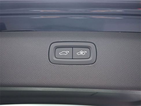 New 2026 Volvo XC90 T8 Ultra w/ Protection Package Premier image 31