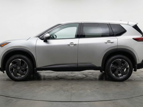 Used 2025 Nissan Rogue SV image 5
