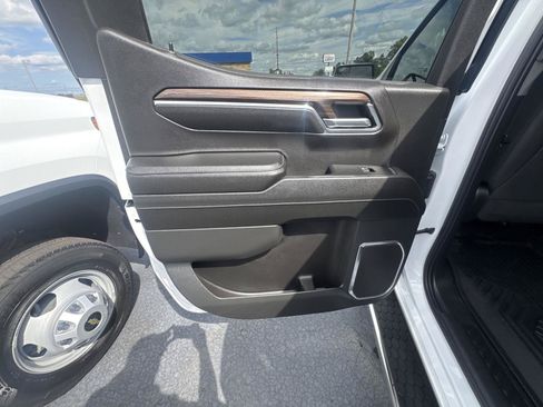 Used 2023 Chevrolet Silverado 1500 LT AWD/4WD image 12