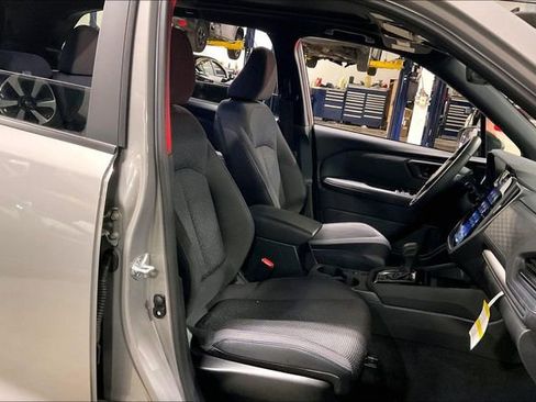 Used 2025 Subaru Forester Premium image 7