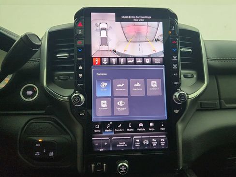 New 2026 RAM 2500 Laramie AWD/4WD image 16