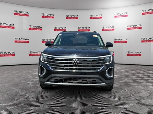 Used 2025 Volkswagen Atlas SE AWD/4WD image 2
