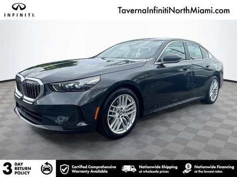 Used 2025 BMW 530i xDrive AWD/4WD image 1