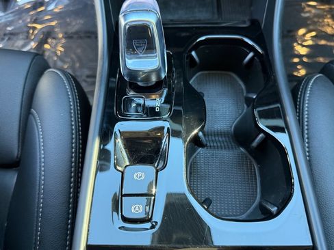 Used 2026 Volvo XC40 B5 Plus AWD/4WD image 19