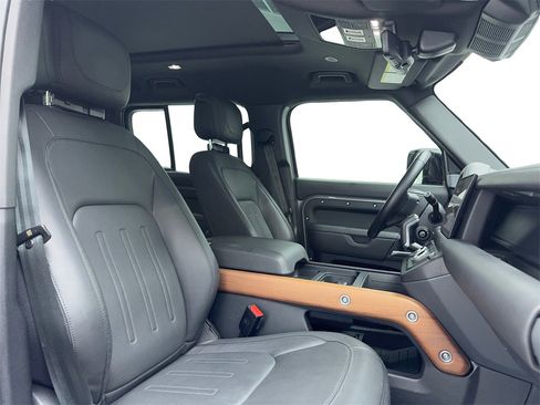 Used 2024 Land Rover Defender 130 X image 41