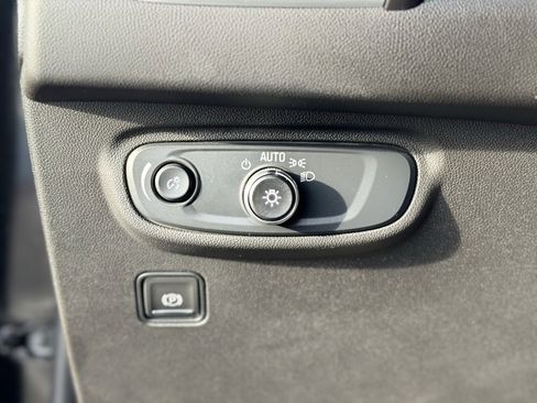 Used 2024 GMC Terrain SLE image 21