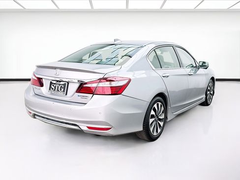 Used 2017 Honda Accord Touring image 4
