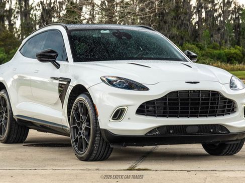 Used 2021 Aston Martin DBX image 12