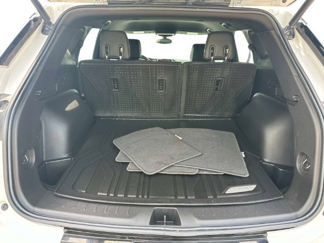 Used 2021 Chevrolet Blazer RS w/ LPO, Floor Liner Package FWD image 11