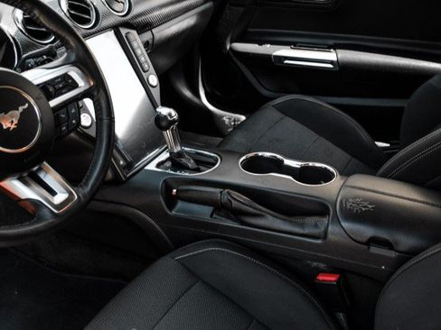 Used 2017 Ford Mustang Coupe RWD image 23