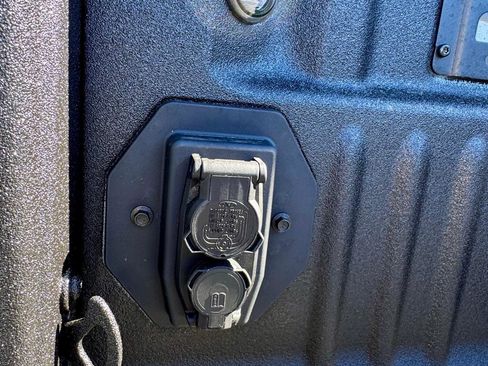 New 2026 Ford F250 Lariat w/ Black Appearance Package image 9