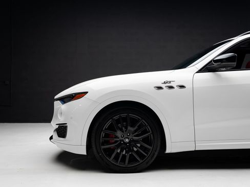 Used 2022 Maserati Levante GT AWD/4WD image 19