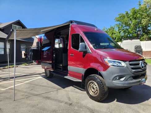 Used 2024 Mercedes-Benz Sprinter 2500 image 33