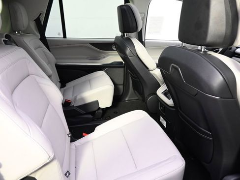 New 2026 Lincoln Navigator Reserve w/ Jet Appearance Package AWD/4WD image 18
