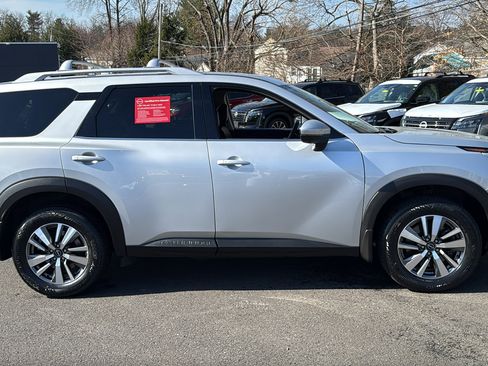 Certified 2023 Nissan Pathfinder SL w/ Black Appearance Package image 28