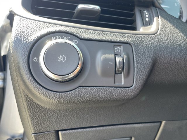 Used 2019 Buick Envision Essence FWD image 35