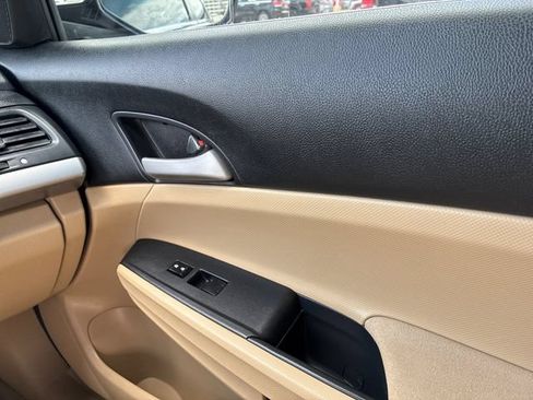 Used 2011 Honda Accord LX image 16
