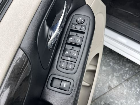 Used 2020 Dodge Grand Caravan SE w/ Rear Park Assist Package image 7