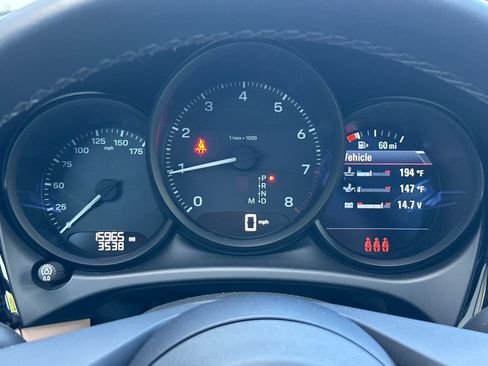 Certified 2022 Porsche Macan AWD/4WD image 29