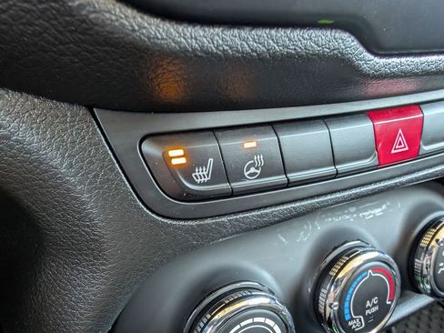 Used 2016 Jeep Renegade Latitude w/ Cold Weather Group image 25