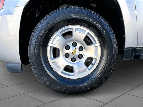 Used 2010 Chevrolet Suburban LT image 10