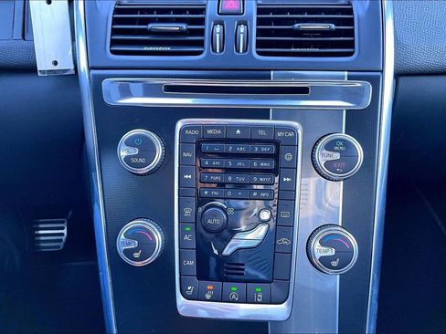 Used 2017 Volvo XC60 T6 R-Design image 31