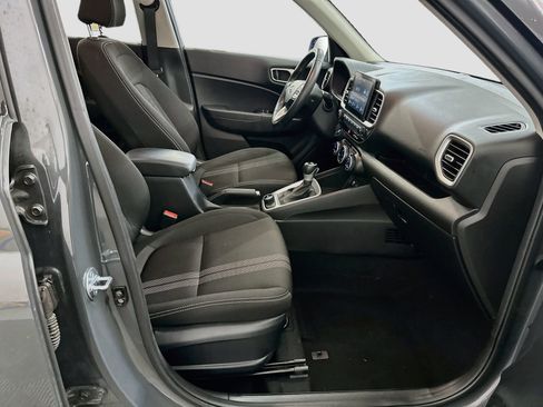 Used 2025 Hyundai Venue SEL FWD image 32