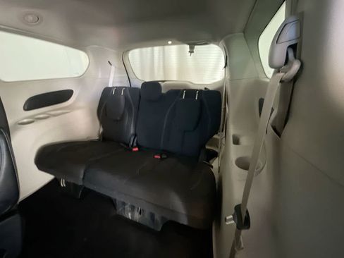 Used 2023 Chrysler Voyager LX image 22