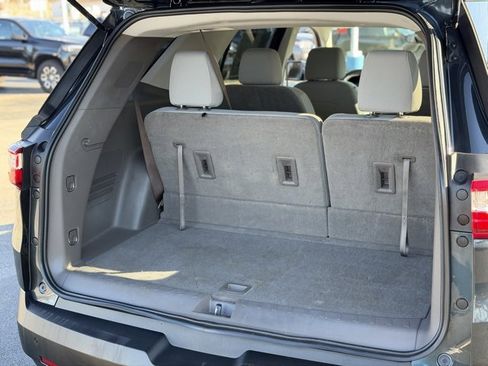 Used 2021 Chevrolet Traverse LT image 11