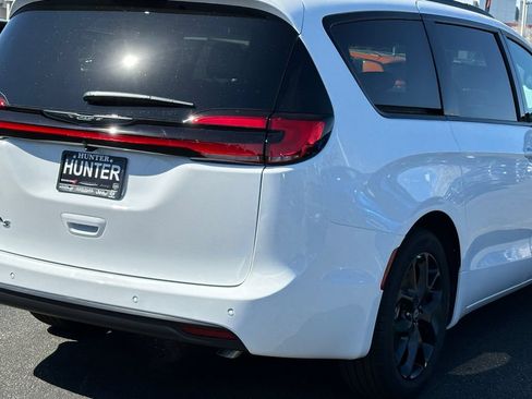 New 2026 Chrysler Pacifica Select w/ S Appearance Package FWD image 7