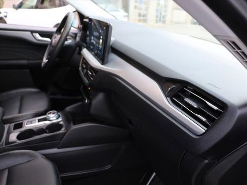 Used 2024 Ford Escape Platinum image 10