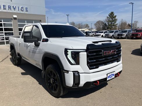 Used 2024 GMC Sierra 2500 AT4 AWD/4WD image 4