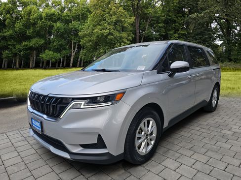 Used 2022 Kia Carnival LX FWD image 3