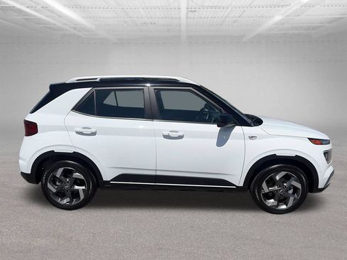 Used 2025 Hyundai Venue Limited FWD image 7