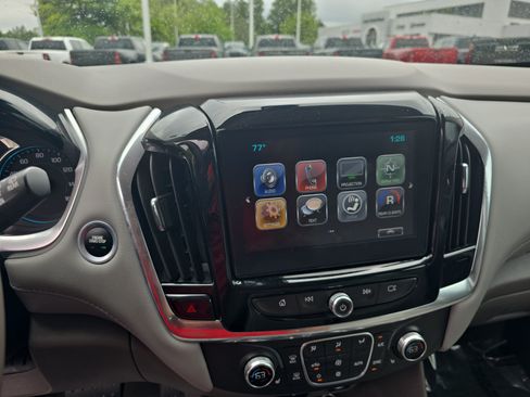 Used 2018 Chevrolet Traverse LT FWD image 24