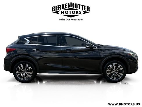 Used 2017 INFINITI QX30 Premium w/ Navigation Package AWD/4WD image 2