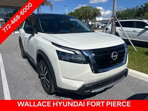 Used 2024 Nissan Pathfinder Platinum image 2