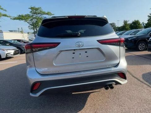 Used 2023 Toyota Highlander XSE AWD/4WD image 3