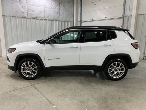 Used 2025 Jeep Compass Limited AWD/4WD image 21