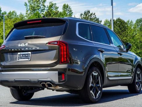 Used 2025 Kia Telluride S FWD image 11