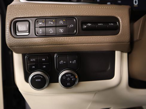 Used 2022 GMC Yukon XL Denali AWD/4WD image 8