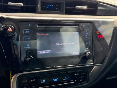 Used 2018 Toyota Corolla LE FWD image 21