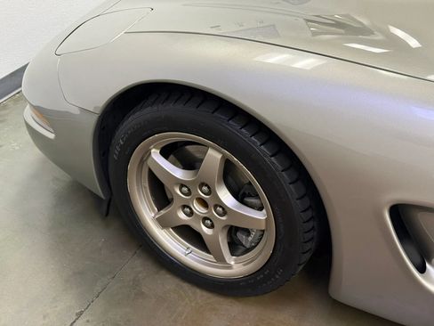 Used 1999 Chevrolet Corvette Coupe RWD image 10