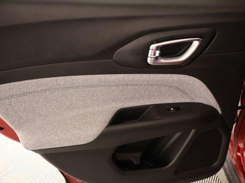 Used 2025 Jeep Compass Latitude image 16