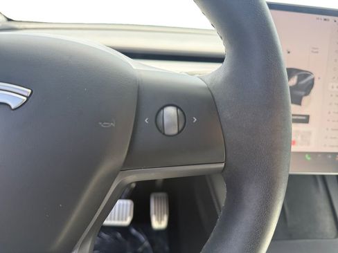 Used 2024 Tesla Model Y Long Range AWD/4WD image 25